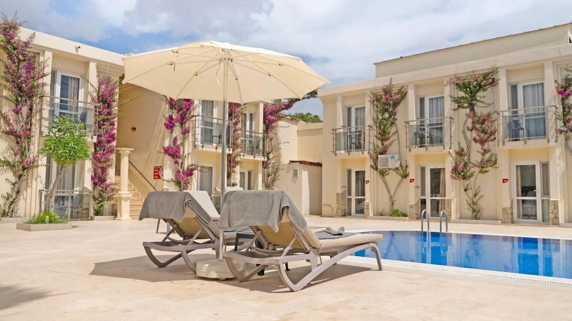 Oemer Aybak Beach Hotel Бодрум 2*,  Турция